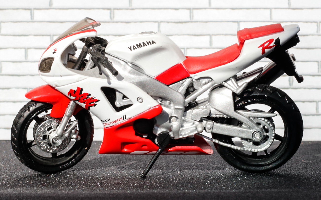 Maisto Yamaha YZF R1